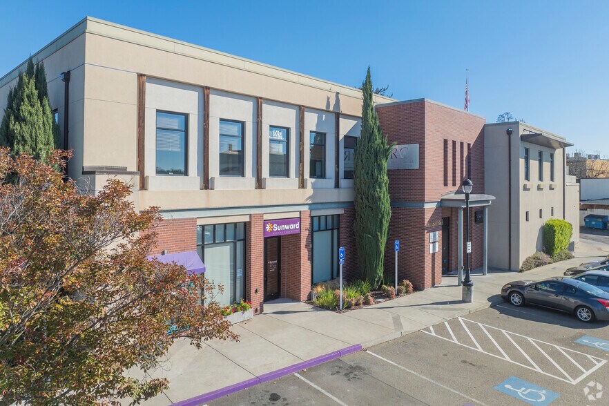39-101 S Livermore Ave, Livermore, CA à louer - Photo du bâtiment - Image 1 de 11