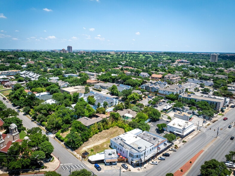 5050 Broadway, Alamo Heights, TX for sale - Aerial - Image 2 of 43