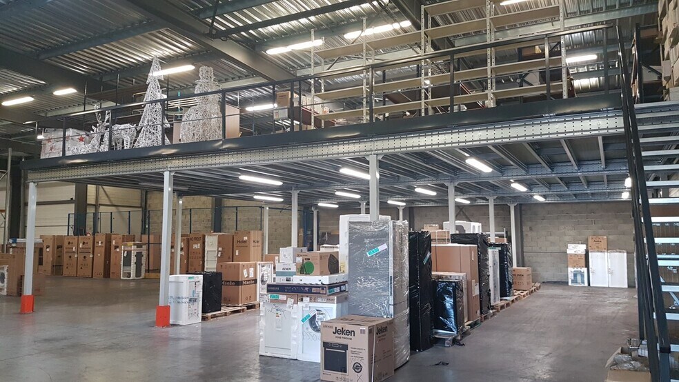 Industrial in Le Haillan for lease - Building Photo - Image 2 of 7