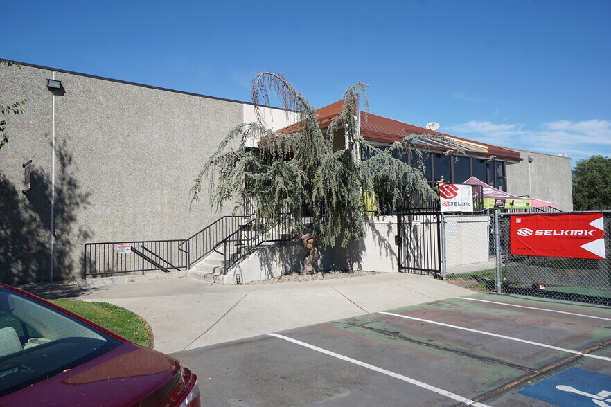 2501 Racquet Ln, Yakima, WA à louer - Photo du bâtiment - Image 2 de 3