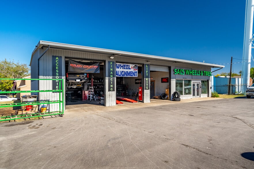 1004 W Main St, Crowley, TX for sale - Building Photo - Image 1 of 22