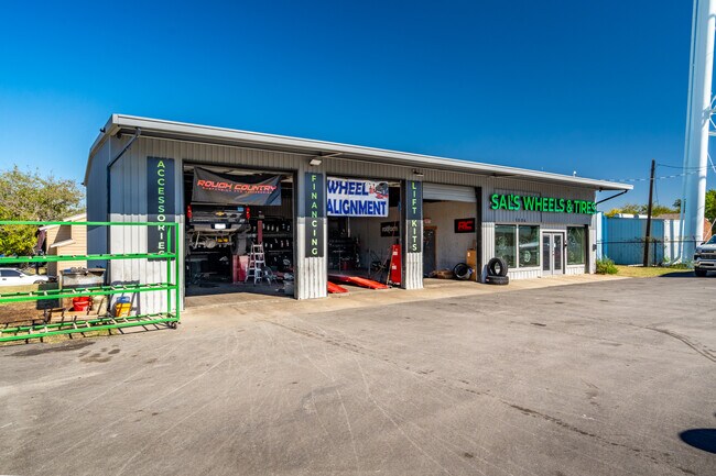 More details for 1004 W Main St, Crowley, TX - Retail for Sale