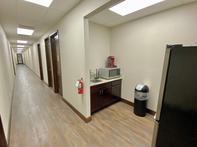 10405 San Diego Mission Rd, San Diego, CA for lease - Interior Photo - Image 3 of 7