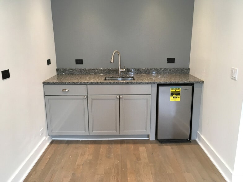 47 S Washington St, Hinsdale, IL for lease - Interior Photo - Image 3 of 4
