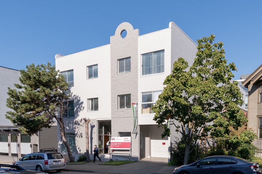 25 6th Ave E, Vancouver, BC à louer - Photo du bâtiment - Image 2 de 4