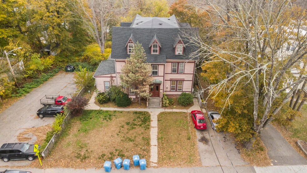 124 Washington St, Norwich, CT à vendre - Photo du bâtiment - Image 2 de 20