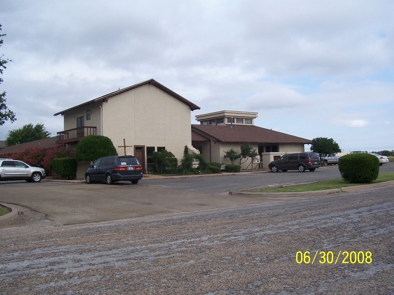 1215-1219 E South 11th St, Abilene, TX for lease - Building Photo - Image 1 of 18