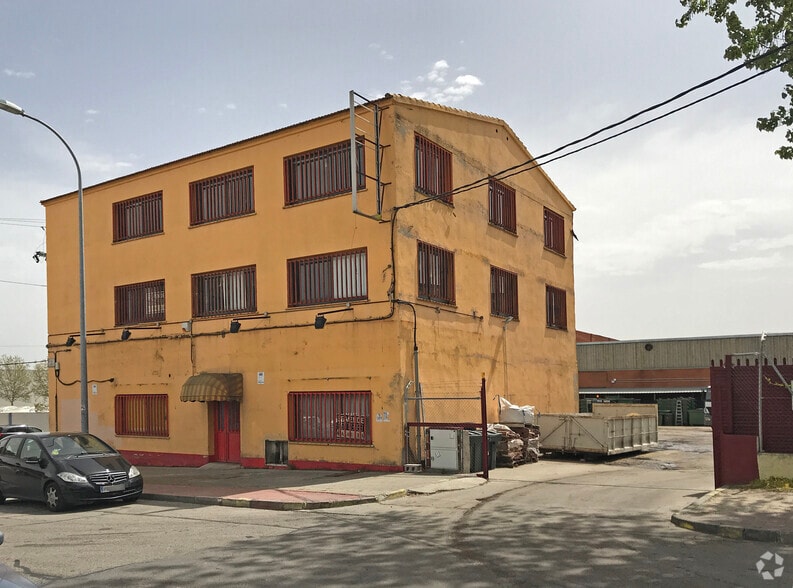 Calle Gavilanes, 13, Pinto, Madrid for sale - Building Photo - Image 3 of 3