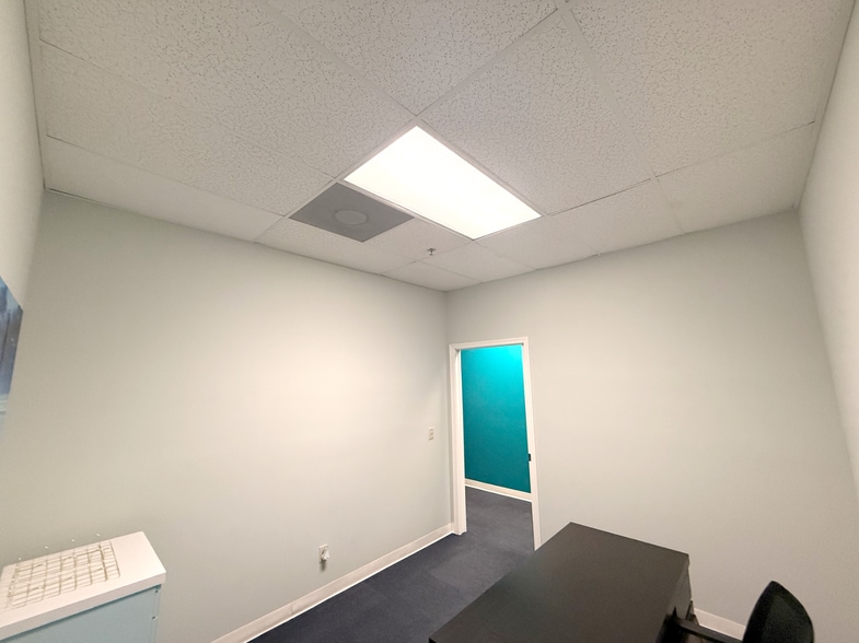6027-6127 SE Federal Hwy, Stuart, FL for lease - Building Photo - Image 3 of 24