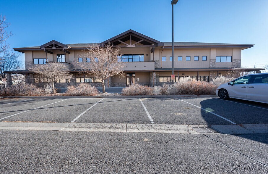 2474 Patterson Rd, Grand Junction, CO à vendre - Photo du bâtiment - Image 1 de 52
