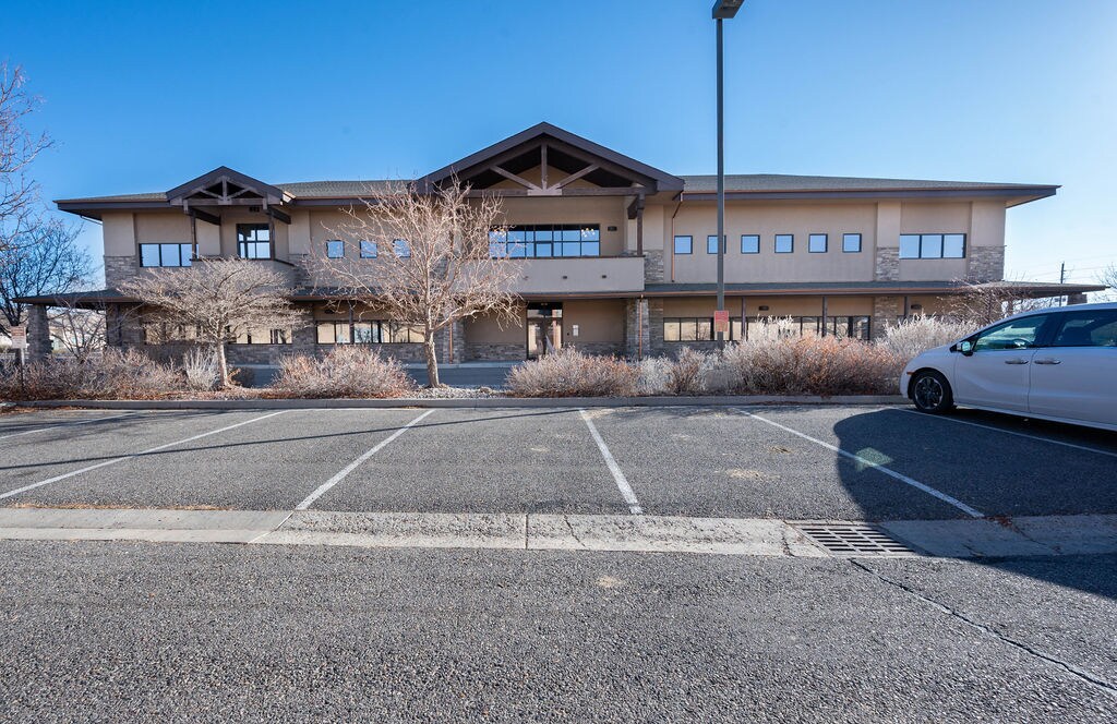 2474 Patterson Rd, Grand Junction, CO à vendre Photo du bâtiment- Image 1 de 53