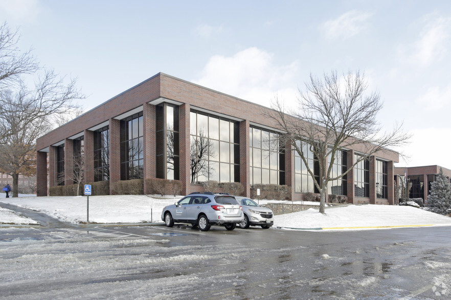 7301 College Blvd, Overland Park, KS for lease - Building Photo - Image 1 of 10