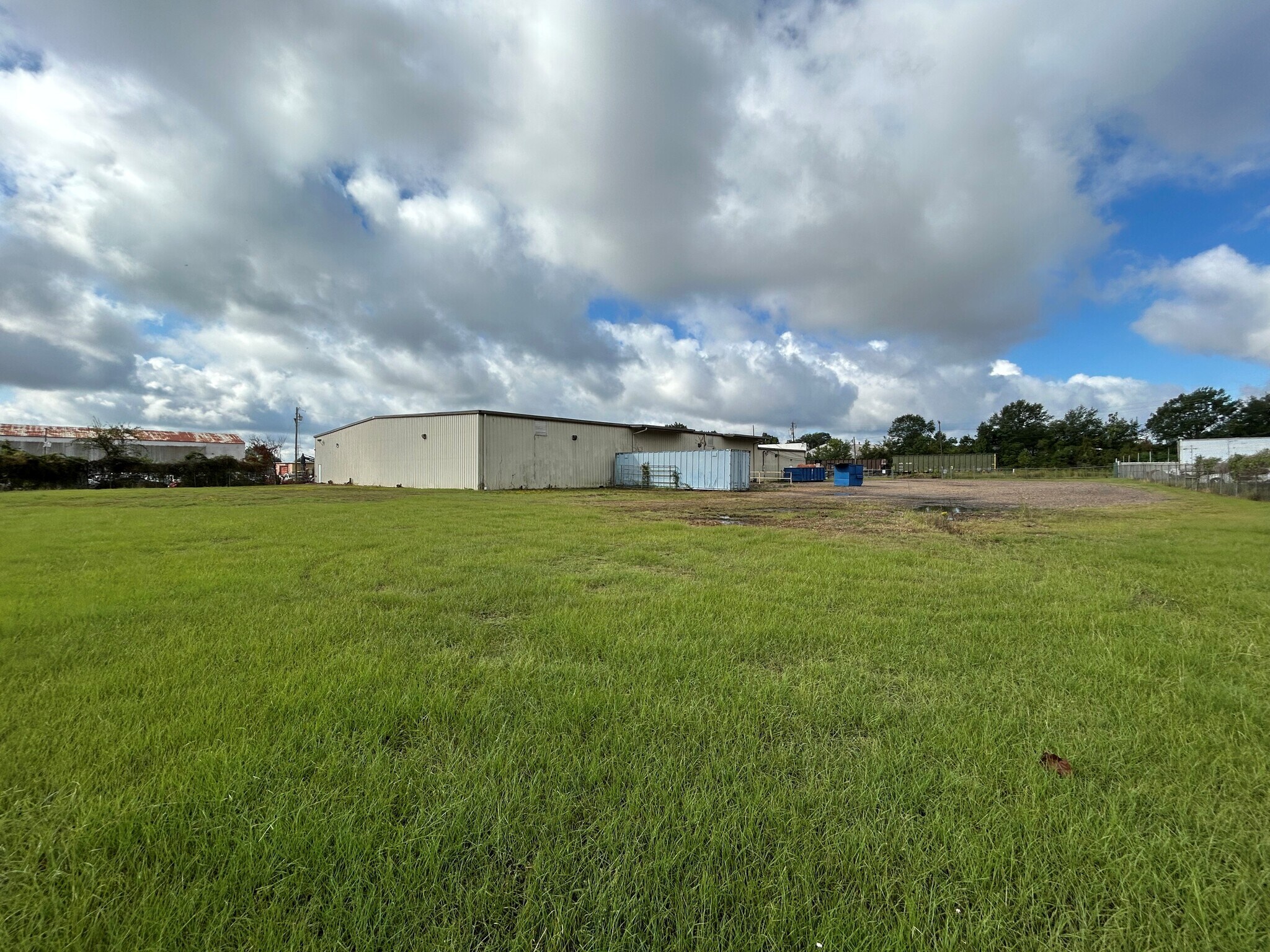 880 S Roach St, Jackson, MS à vendre Photo du bâtiment- Image 1 de 7