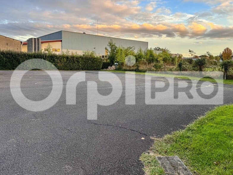 Flex in Dax for sale - Building Photo - Image 3 of 8