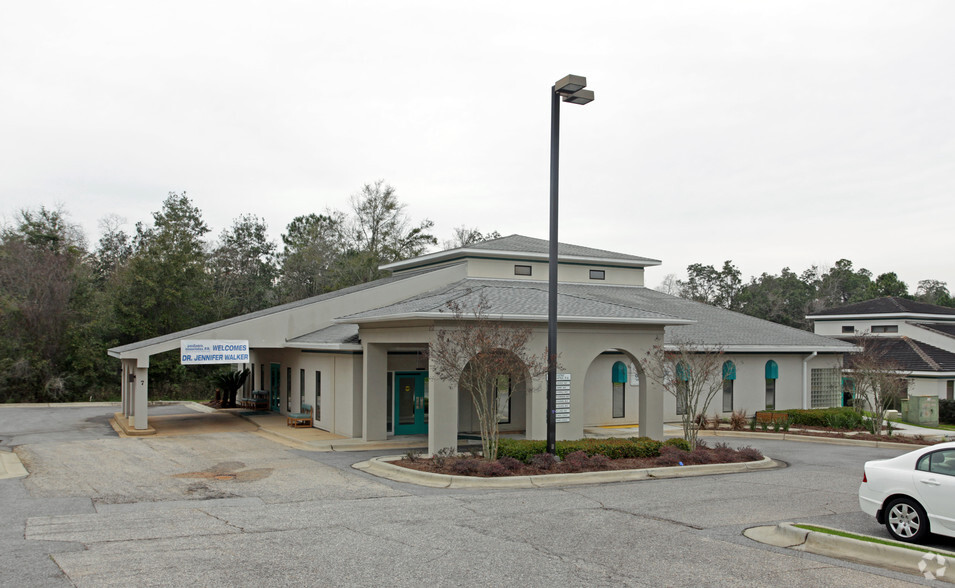 5190 Bayou Blvd, Pensacola, FL for lease - Primary Photo - Image 1 of 8