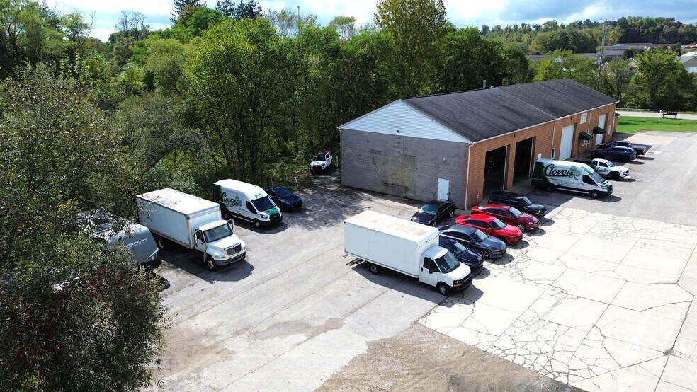 17111 Munn Rd, Chagrin Falls, OH à vendre - Photo du bâtiment - Image 3 de 19