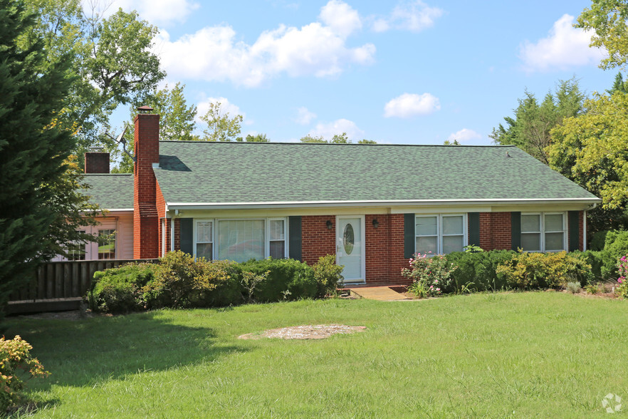 1317 New Garden Rd, Greensboro, NC for sale - Building Photo - Image 1 of 6