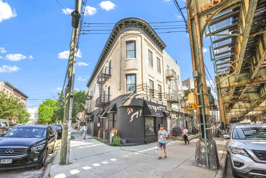 6326 New Utrecht Ave, Brooklyn, NY à vendre - Photo du bâtiment - Image 2 de 17