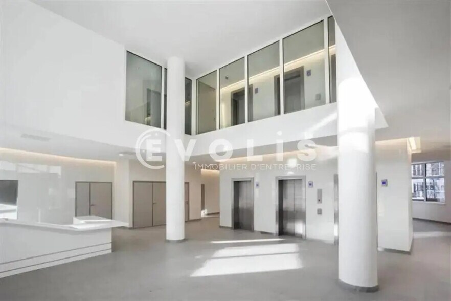 Office in Noisy-le-Grand for lease - Lobby - Image 2 of 10