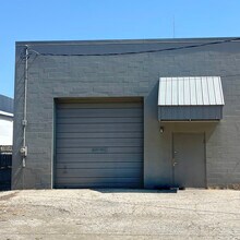 417 SE 10th Ave, Topeka, KS for lease Interior Photo- Image 2 of 2