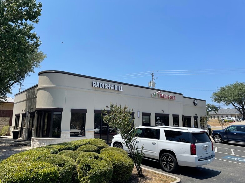 102 Wonder World Dr, San Marcos, TX for lease - Building Photo - Image 2 of 8