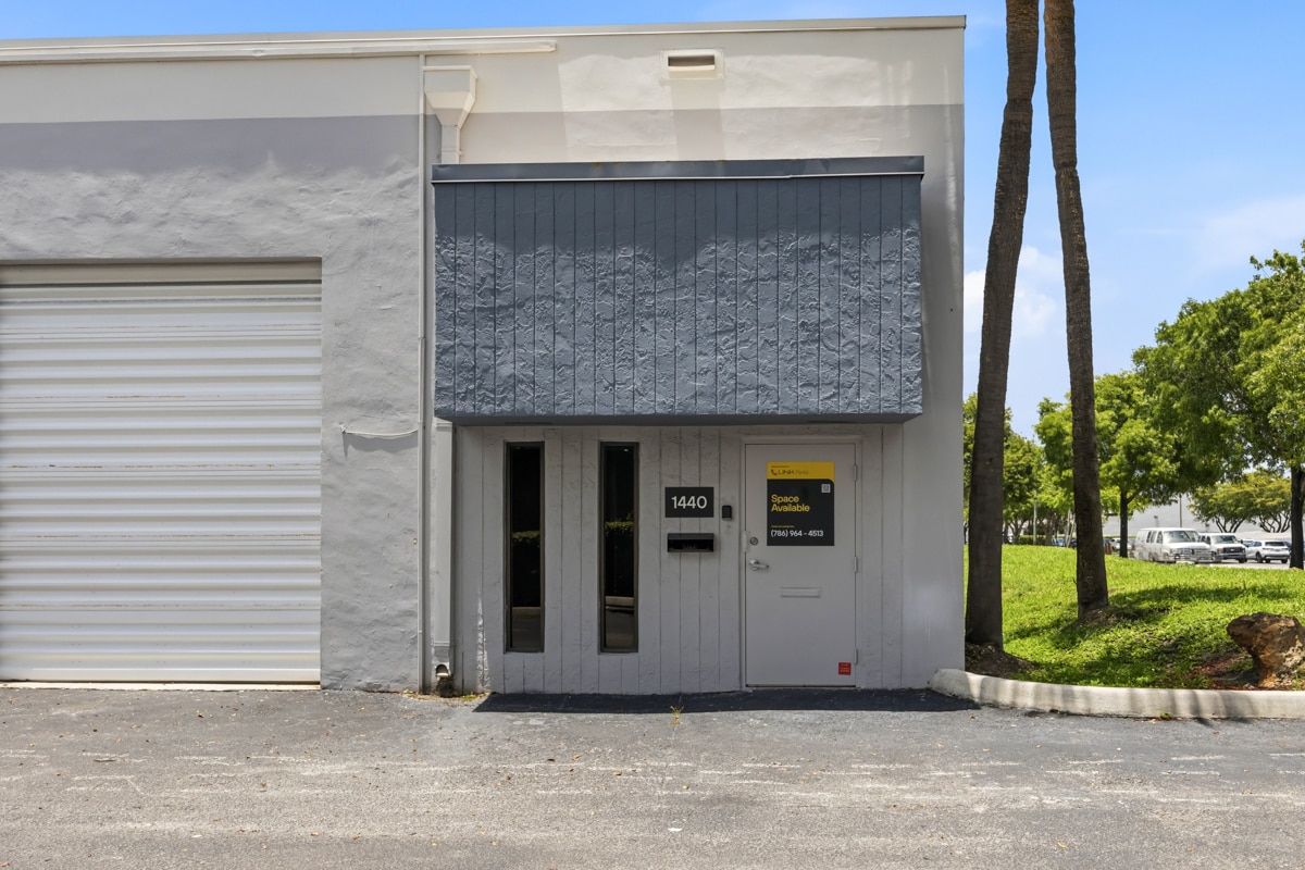 7950-7966 NW 14th St, Miami, FL à louer Photo du bâtiment- Image 1 de 12