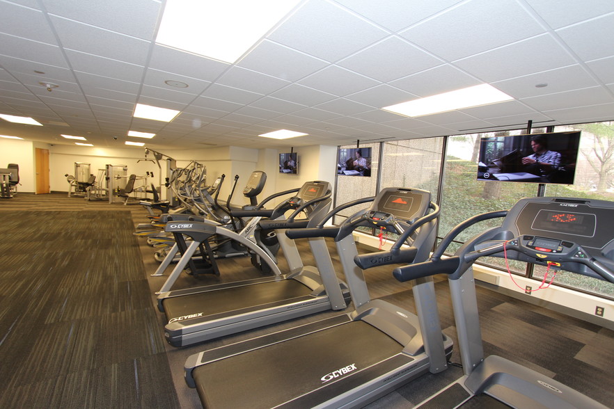 10461 Mill Run Cir, Owings Mills, MD for lease - Interior Photo - Image 2 of 13