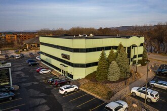 700 N 3rd St, La Crosse, WI à louer Photo du bâtiment- Image 2 de 34