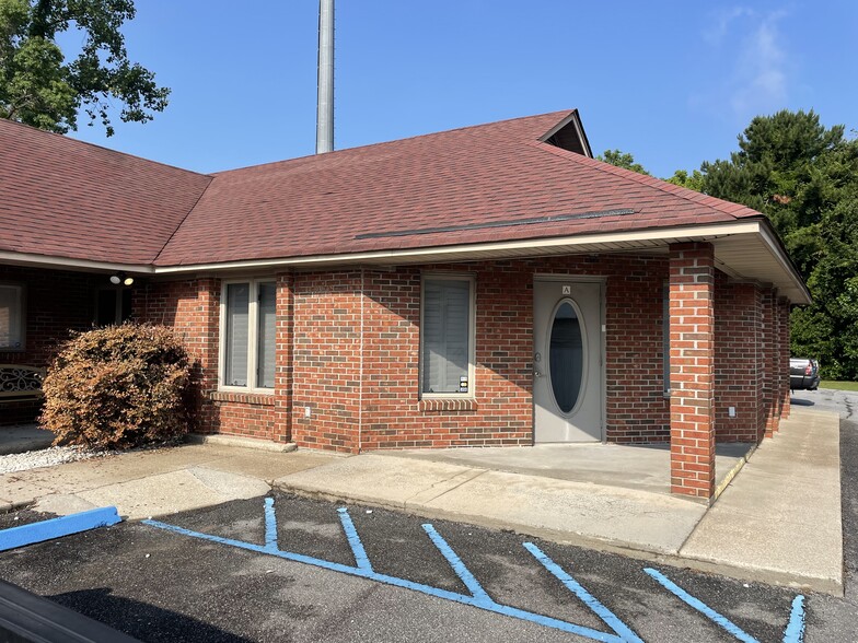 3844 Leeds Ave, North Charleston, SC for lease - Building Photo - Image 1 of 12