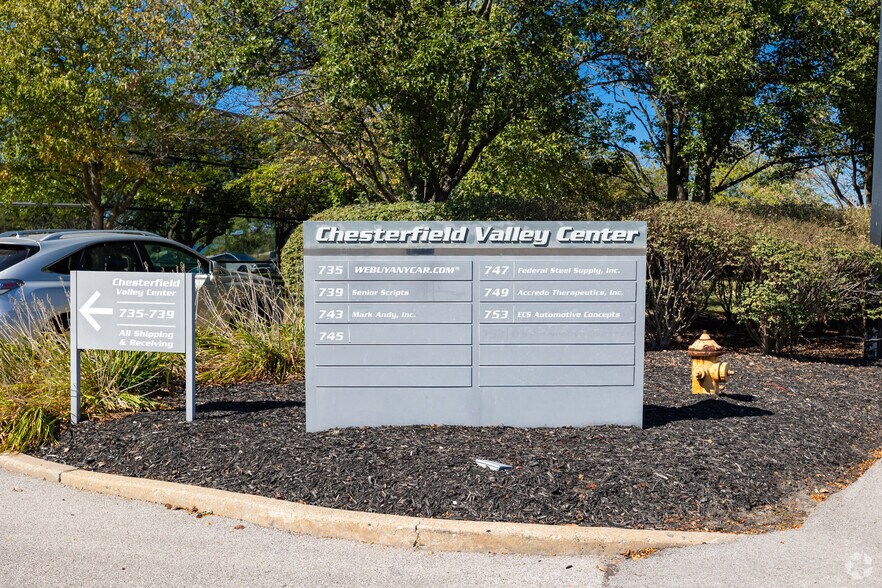 735-753 Goddard Ave, Chesterfield, MO à louer - Photo du bâtiment - Image 2 de 4