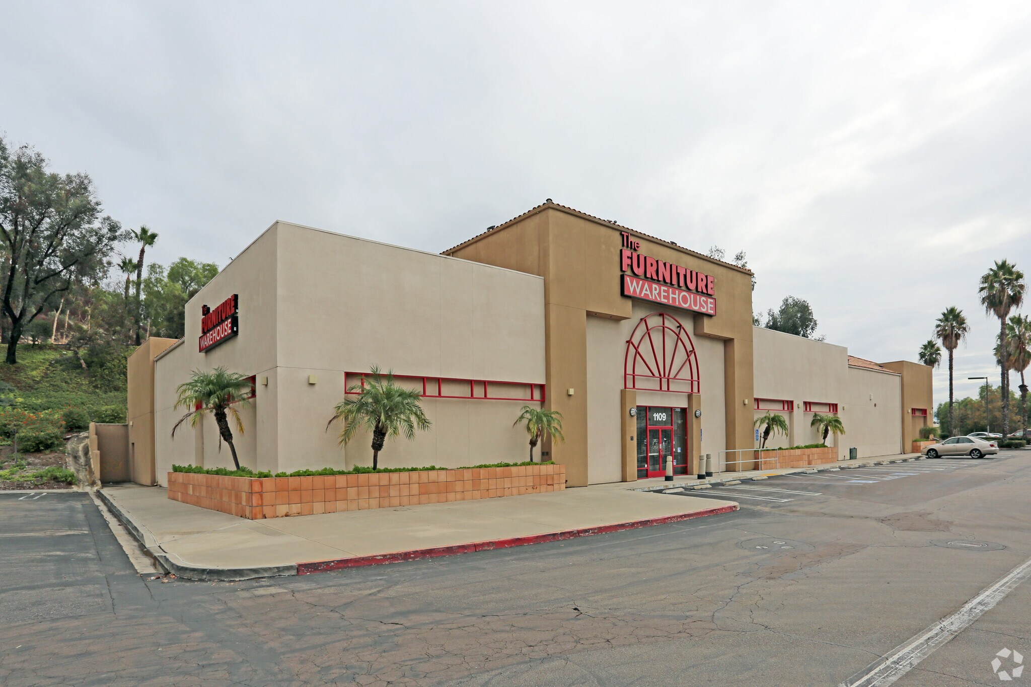 1109 W Valley Pky, Escondido, CA for lease Building Photo- Image 1 of 10