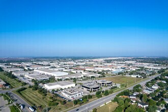 2295 Bristol Cir, Oakville, ON - Aerial map view - Image1