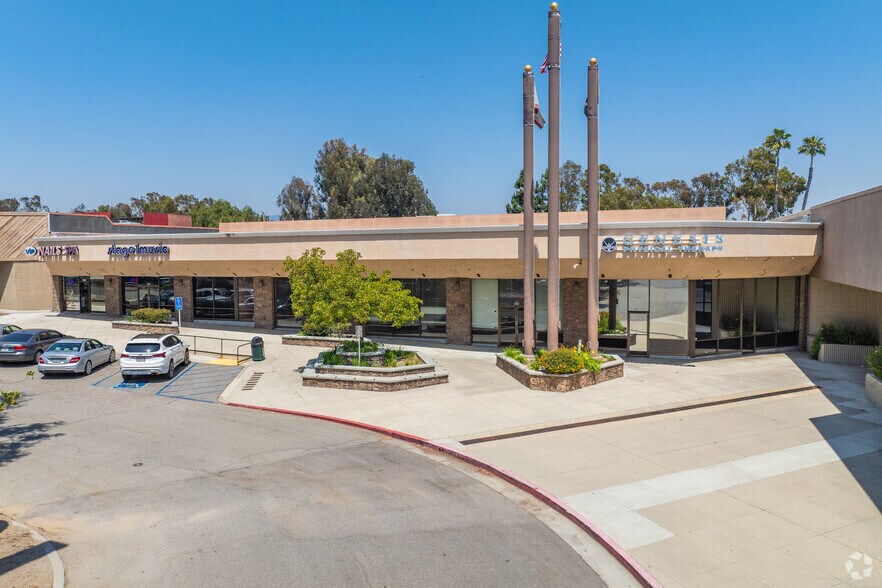 2811-2819 Cochran St, Simi Valley, CA à louer - Photo du bâtiment - Image 3 de 5