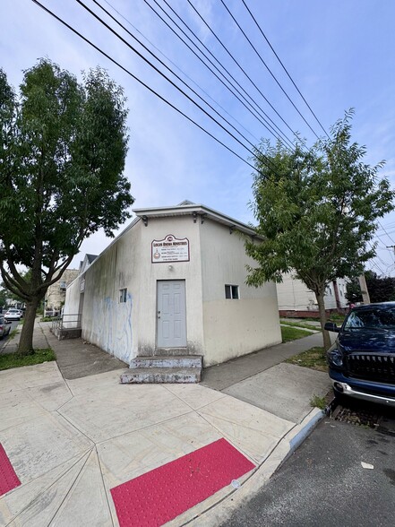 70-72 Grove Ave, Staten Island, NY for sale - Building Photo - Image 2 of 12