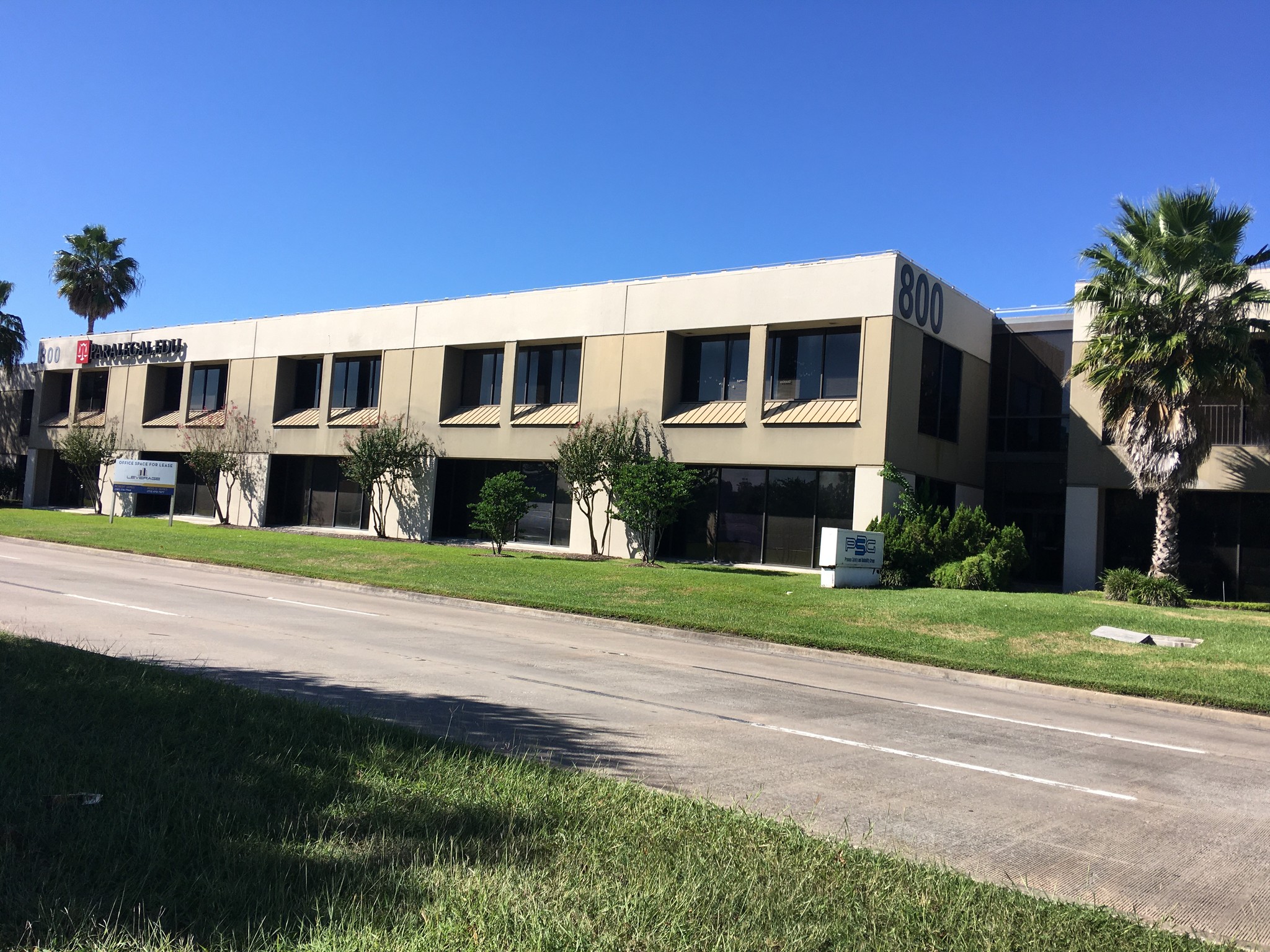 800 W Sam Houston Pky S, Houston, TX for lease Building Photo- Image 1 of 3