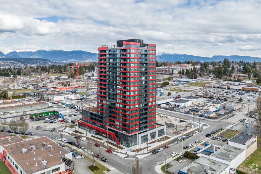 10626 City Pky, Surrey, BC à louer - Photo du bâtiment - Image 2 de 9
