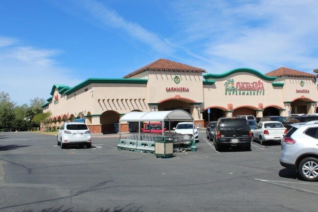 Plus de détails pour 23329-23449 Lyons Ave, Santa Clarita, CA - Commerce de détail à louer