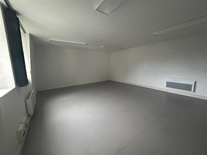14 Rue Du Chapeau Rouge, Dijon for lease - Interior Photo - Image 3 of 8