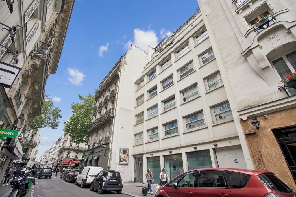 12 Rue De Ponthieu, Paris à louer Photo du bâtiment- Image 1 de 9