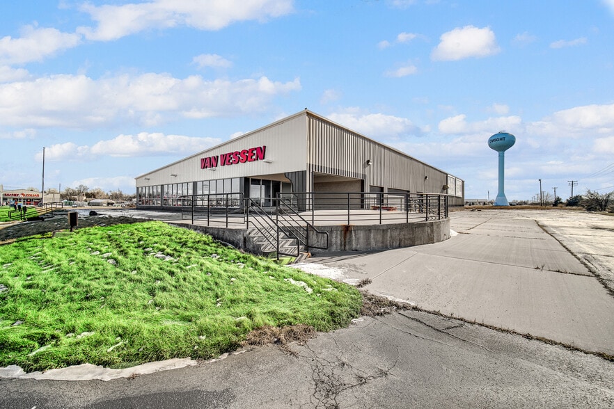 101 Watters Dr, Dwight, IL for sale - Building Photo - Image 2 of 43