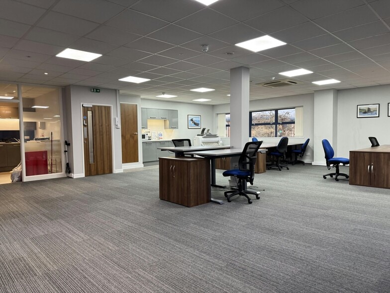 Ensign Way, Southampton for lease - Building Photo - Image 3 of 12
