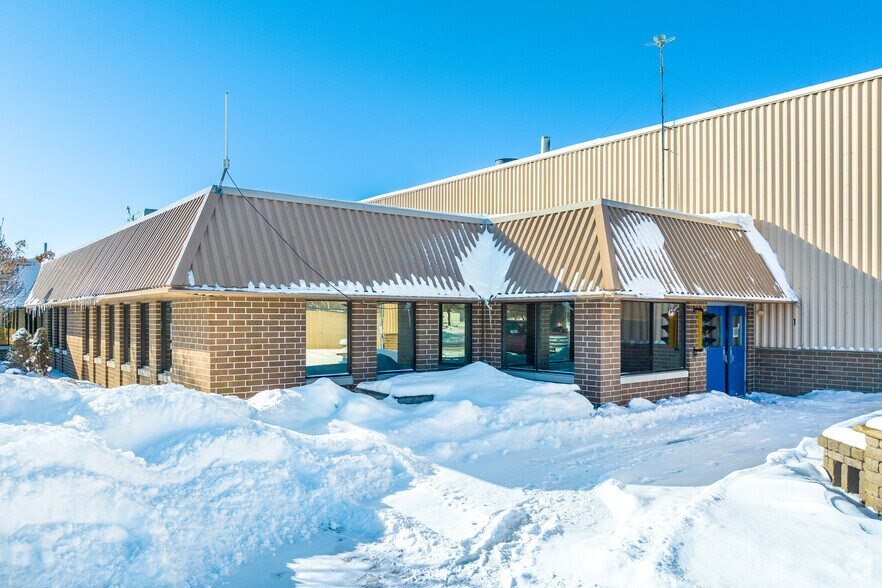 700 Luicks Ln S, Belmond, IA à louer - Photo du bâtiment - Image 2 de 9
