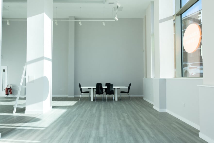 Goodwood Road, London for lease - Interior Photo - Image 3 of 8