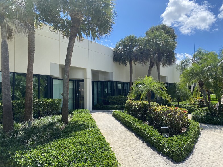 902 clint moore Rd, Boca Raton, FL for lease - Building Photo - Image 3 of 5