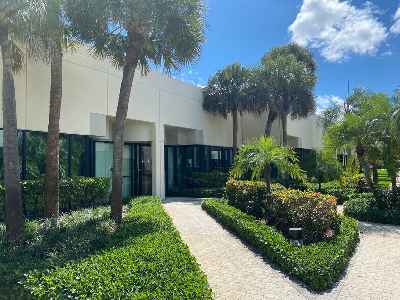 902 clint moore Rd, Boca Raton, FL à louer - Photo du bâtiment - Image 3 de 5