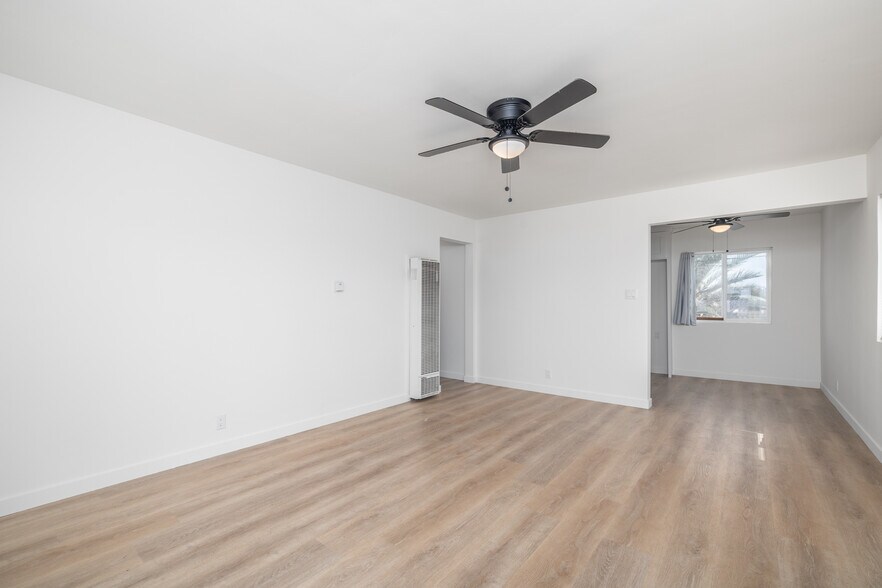 1525 W 105th St, Los Angeles, CA à vendre - Numérisation 3D de Matterport - Image 2 de 16