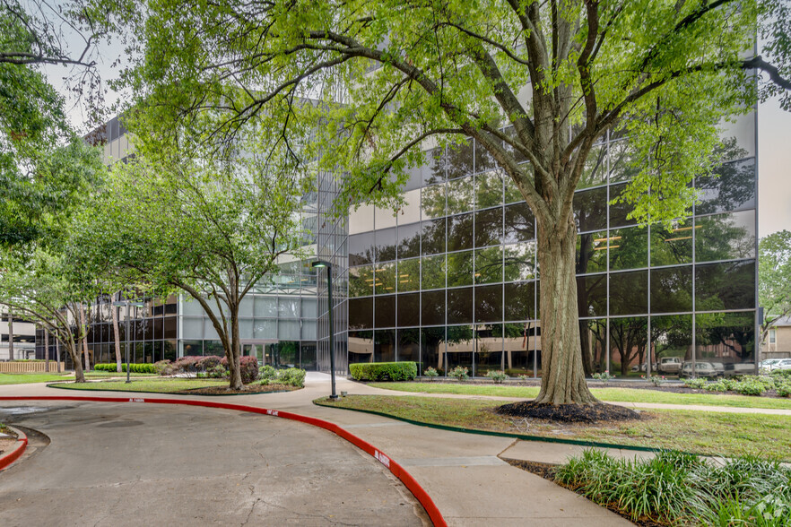 750 Bering Dr, Houston, TX for lease - Building Photo - Image 1 of 13