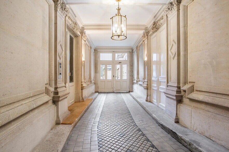 Immeuble residentiel dans Paris à vendre - Hall d’entrée - Image 3 de 3