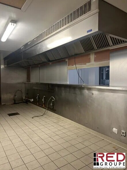 Commerce de détail dans Aix-en-Provence à louer - Photo du bâtiment - Image 3 de 5