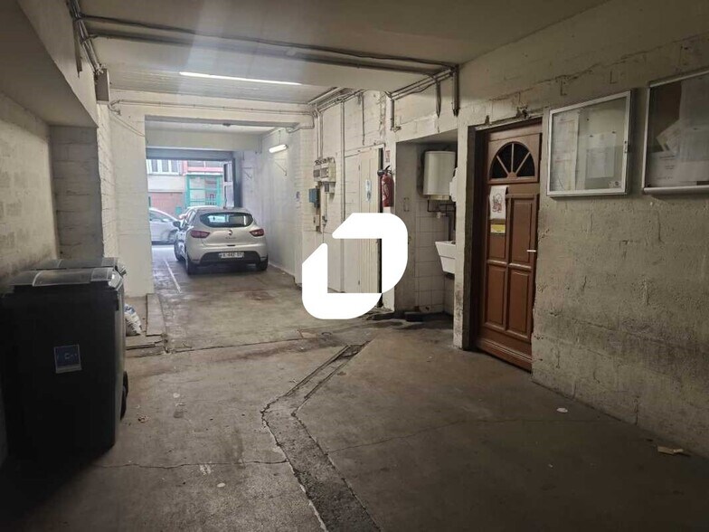 Flex in Clichy for lease - Building Photo - Image 2 of 9